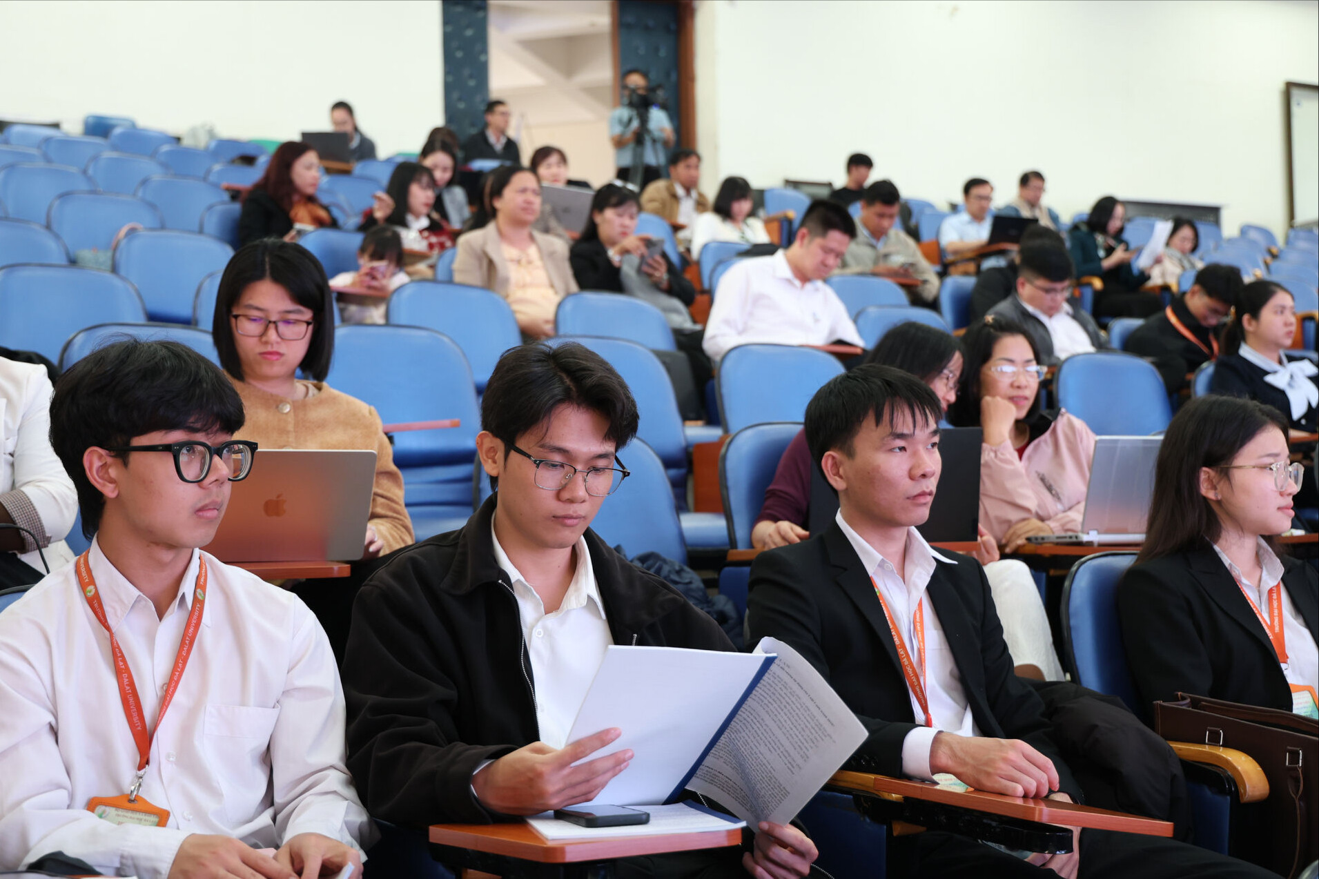 hoi-tao-thu-hut-su-quan-tam-theo-doi-cua-sinh-vien-cac-truong-dai-hoc-cao-dang-tren-dia-ban-tinh-lam-dong(1).jpg