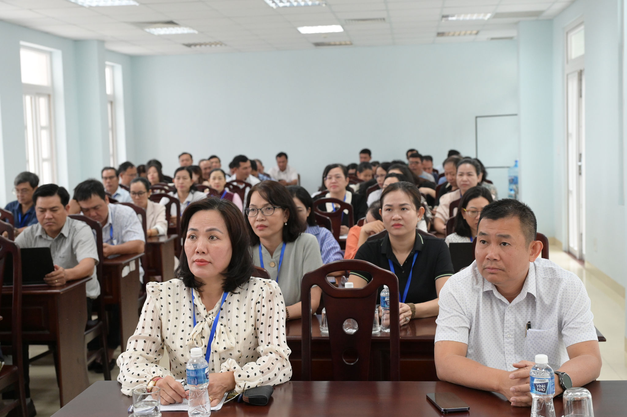 Tập thể lãnh đạo, viên chức, người lao động Báo và PTTH Lâm Đồng cơ sở Phú Thủy tham dự Hội nghị trực tuyến của Tỉnh ủy 1