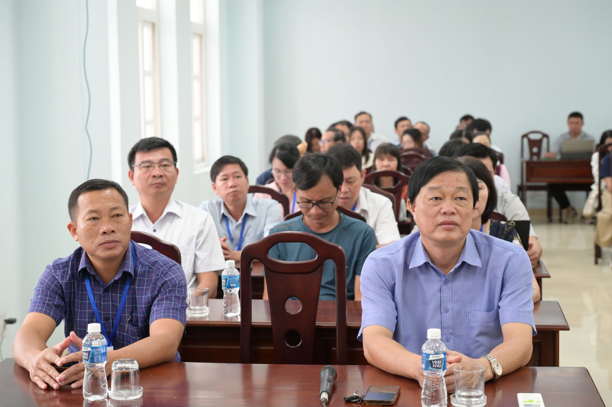 Tập thể lãnh đạo, viên chức, người lao động Báo và PTTH Lâm Đồng cơ sở Phú Thủy tham dự Hội nghị trực tuyến của Tỉnh ủy