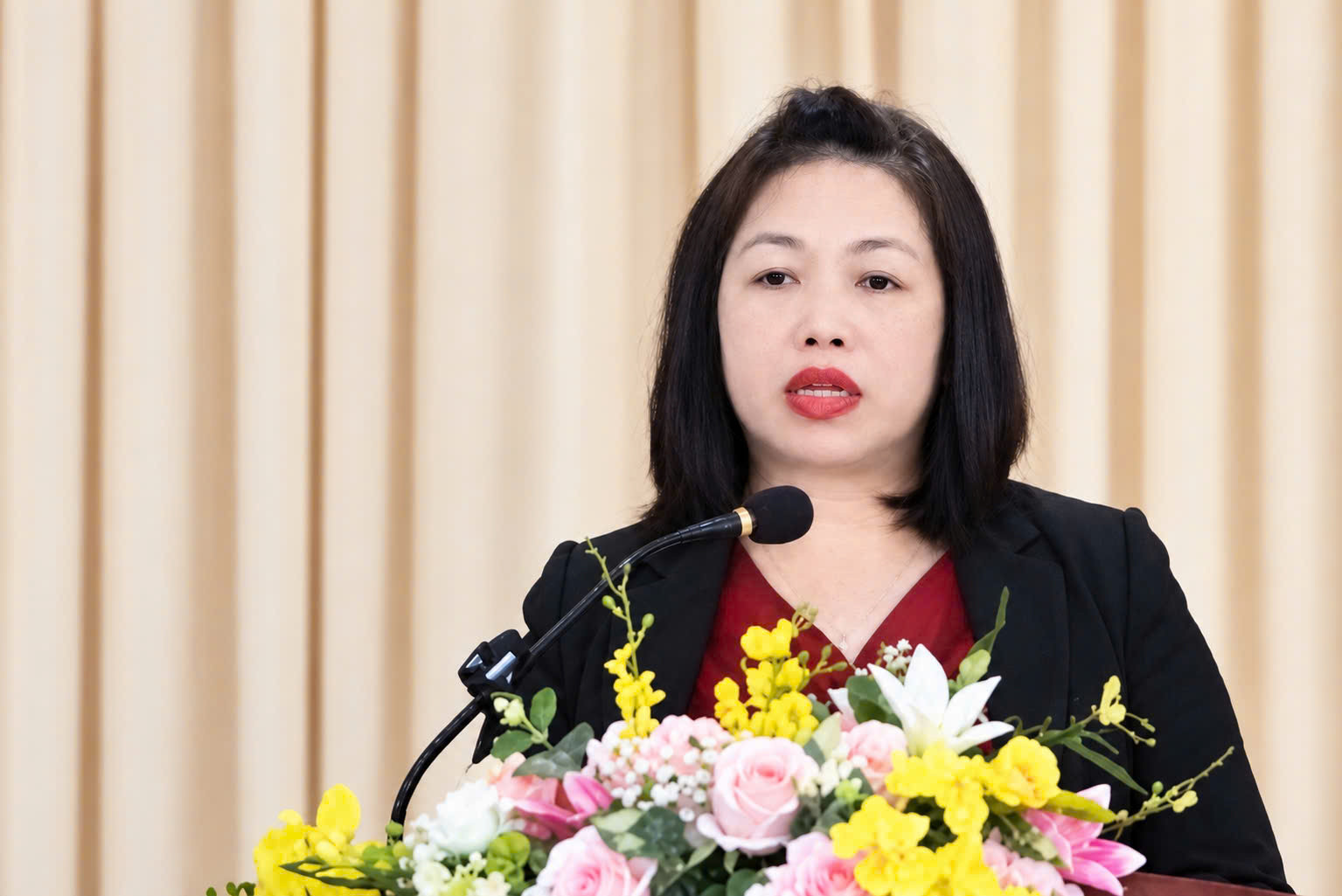 Bà Hồ Thị Bích Vân, Phó Chủ tịch UBND phường Xuân Trường - Đà Lạt phát biểu tại buổi lễ