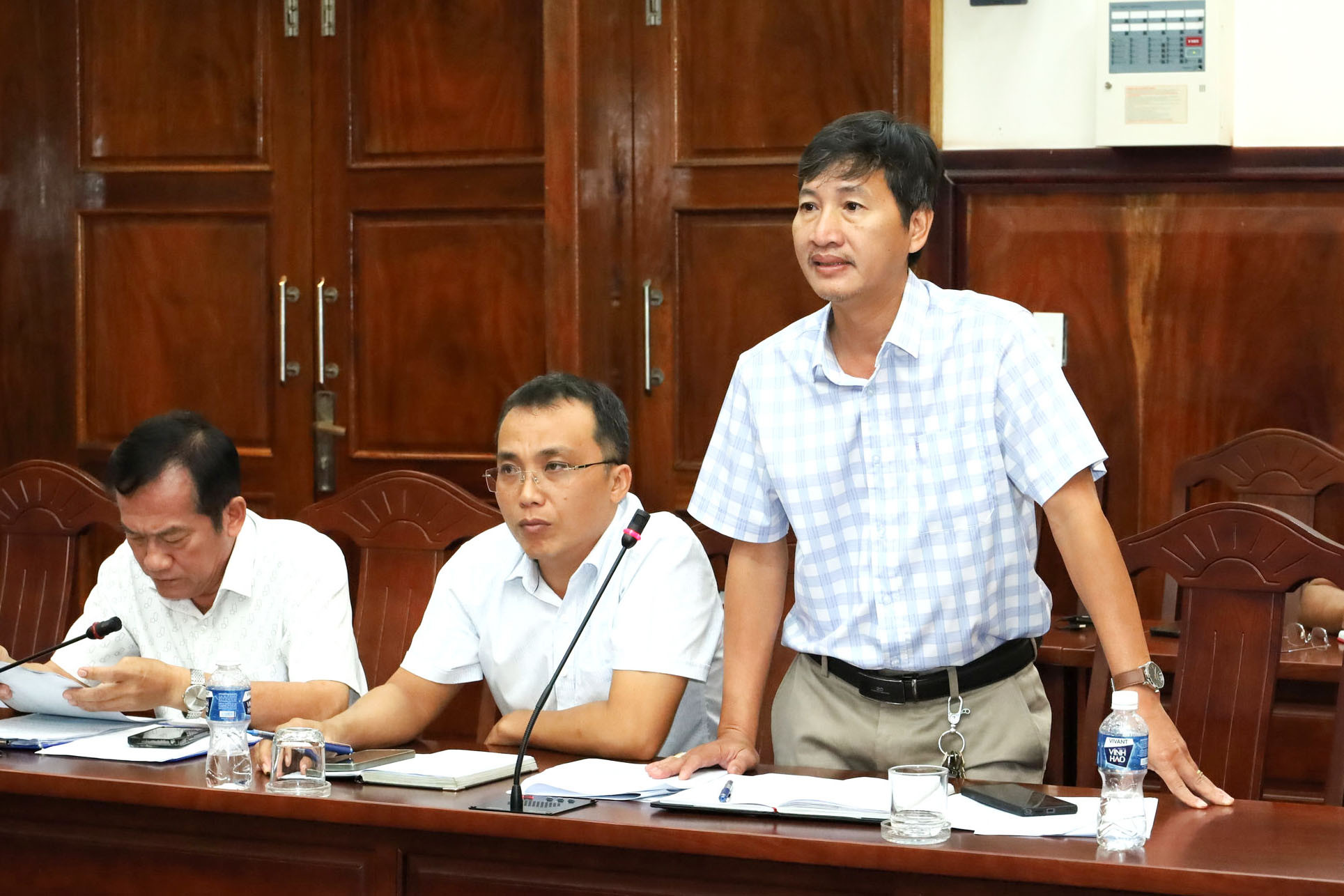 giam-doc-ban-quan-ly-du-an-dau-tu-xay-dung-khu-vuc-phan-thiet-hoang-van-dong-bao-cao-tai-buoi-lam-viec(1).jpg