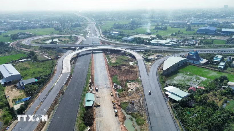 Các dự án đầu tư công được đẩy nhanh tiến độ thực hiện, giải ngân vốn nhằm góp phần tạo động lực thúc đẩy phát triển kinh tế-xã hội. (Ảnh: Bùi Giang/TTXVN)