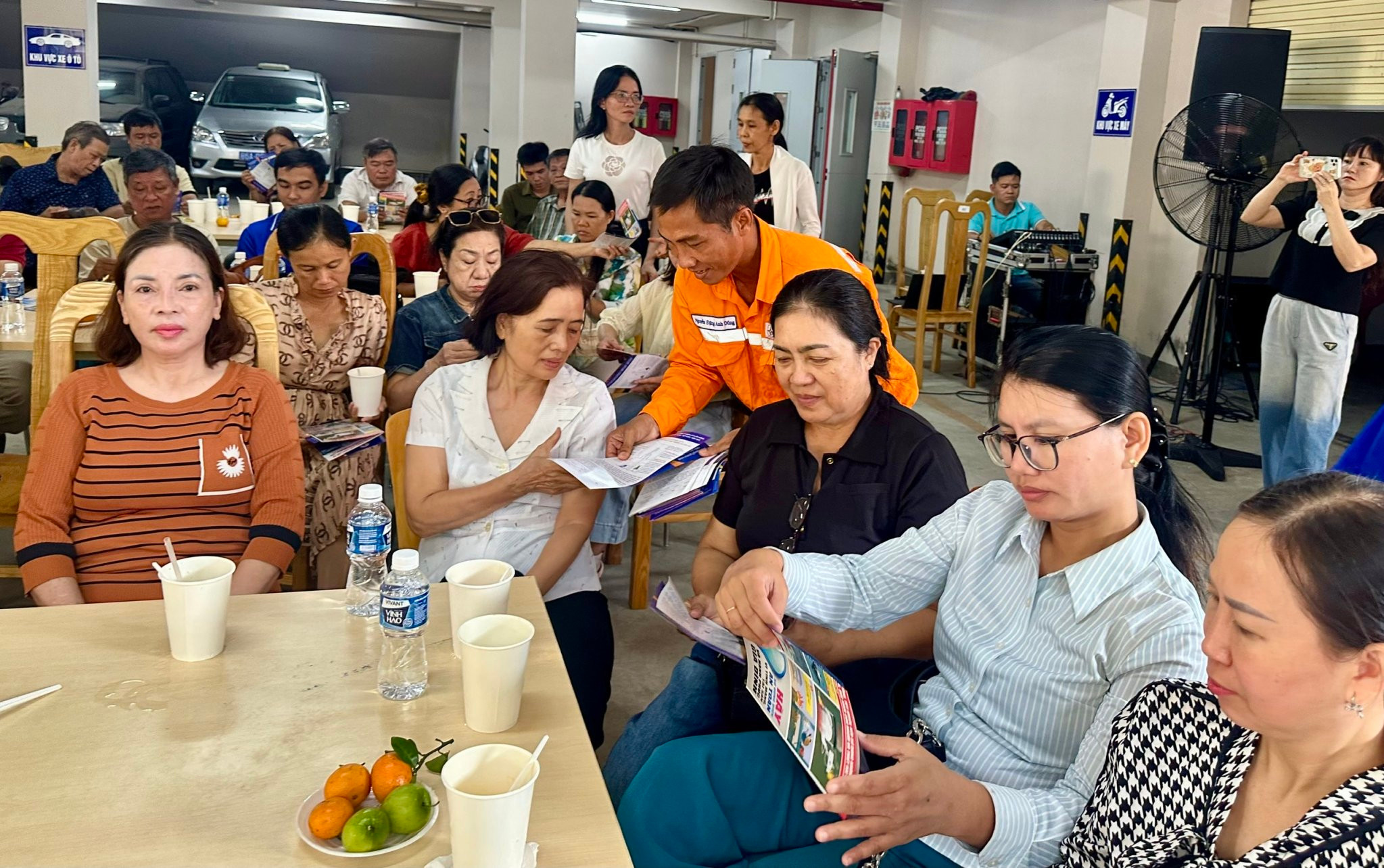 phát tai liêu cho dân
