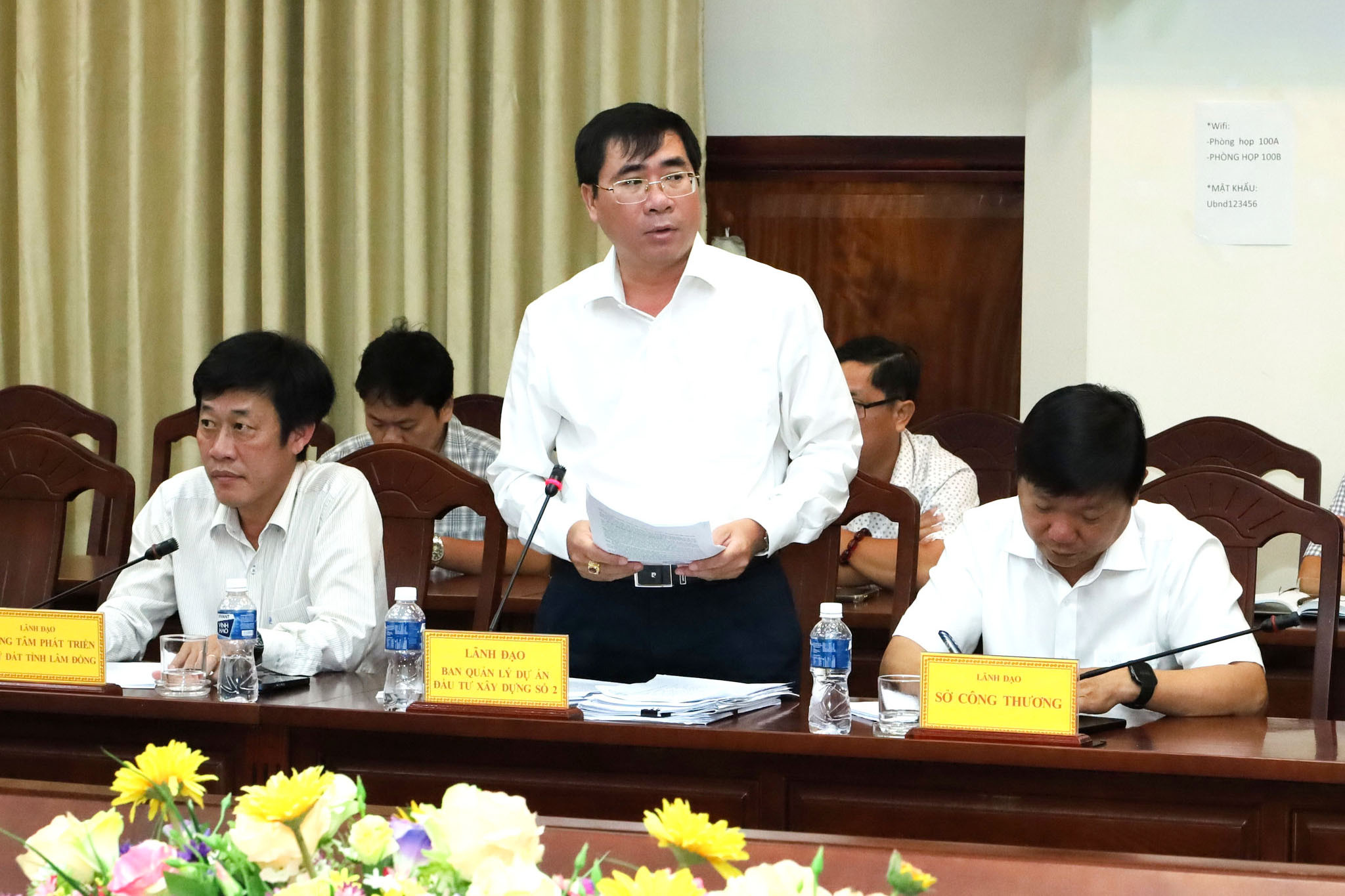 pho-giam-doc-ban-quan-ly-du-an-dau-tu-xay-dung-so-2-nguyen-minh-nguyen-bao-cao-tai-buoi-lam-viec-1-.jpg