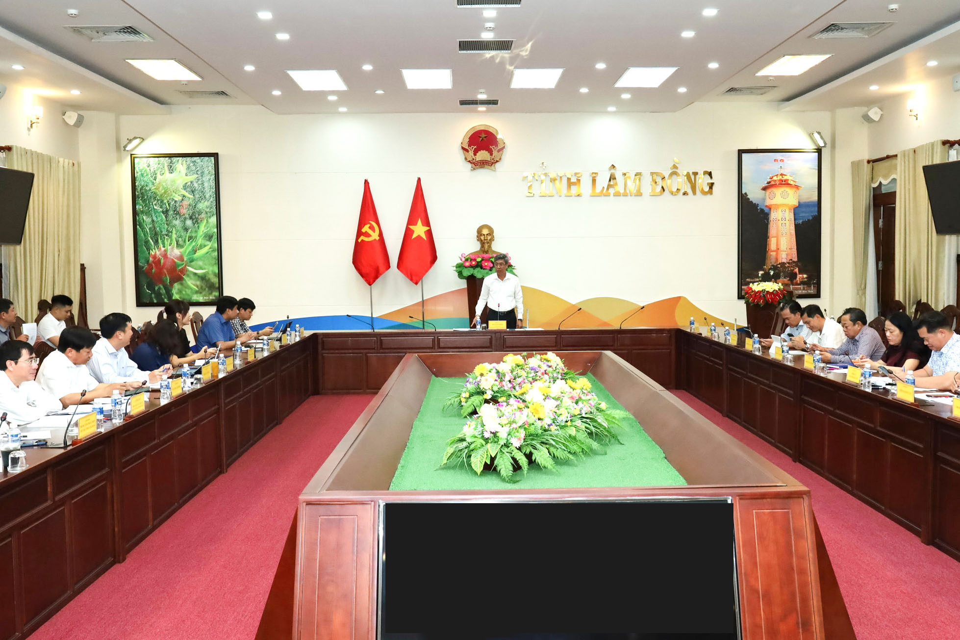 quang-canh-buoi-lam-viec(1).jpg