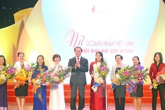 Chủ tịch nước dự giao lưu Nữ doanh nhân thời đại Hồ Chí Minh