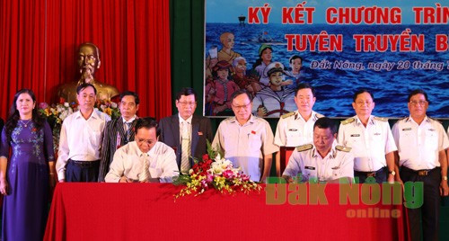 Tỉnh ủy Đắk Nông và Đảng ủy Quân chủng Hải quân ký kết Chương trình phối hợp tuyên truyền biển, đảo