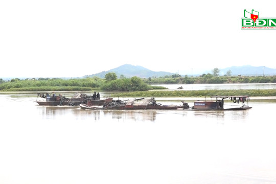 Cử tri đề nghị xử lý khai thác cát trái phép ở huyện Krông Nô