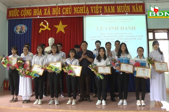 Tuyên dương 15 học sinh giỏi quốc gia