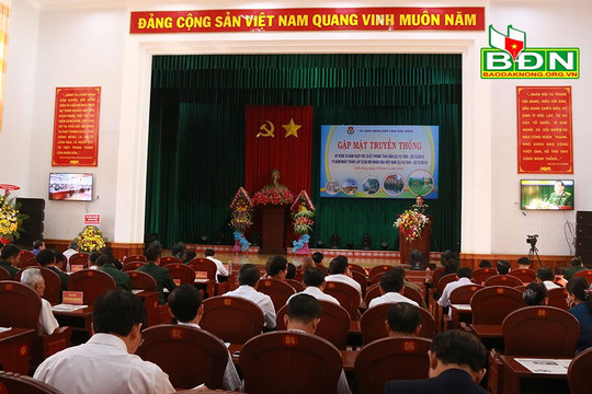 Gặp mặt truyền thống kỷ niệm 30 năm Ngày hội Quốc phòng toàn dân và 75 năm Ngày thành lập Quân đội Nhân dân Việt Nam