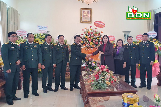 Lãnh đạo UBND tỉnh Đắk Nông chúc mừng Ngày thành lập Quân đội nhân dân Việt Nam