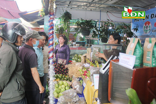 Tổ chức 3 phiên chợ hàng Việt về miền núi
