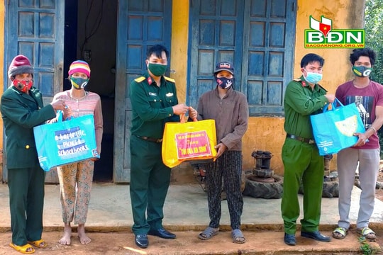 Hỗ trợ người dân Quảng Trực gặp khó khăn do dịch bệnh Covid-19