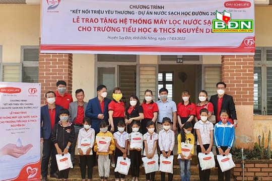 Bảo hiểm Dai-ichi tặng máy lọc nước cho trường học ở Tuy Đức