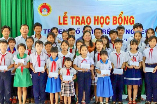 Tuy Đức vận động được hơn 1 ngàn suất học bổng