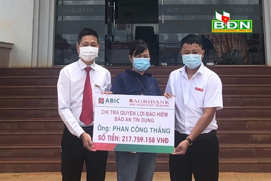 ABIC chi trả gần 218 triệu đồng bảo hiểm cho khách hàng ở Tuy Đức