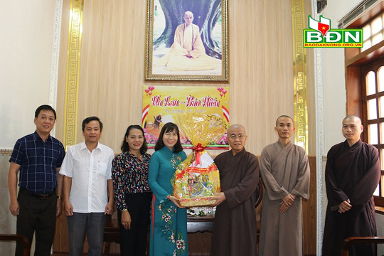 Thăm, chúc mừng các tổ chức Phật giáo nhân dịp lễ Vu lan năm 2022