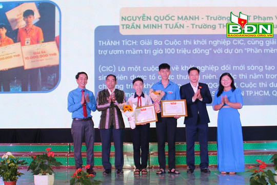 Hai học sinh Ðắk Nông "ẵm" 100 triệu đồng nhờ sáng tạo phần mềm