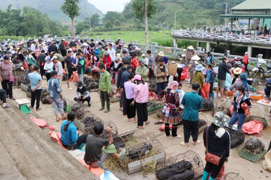Độc đáo chợ phiên San Thàng, Lai Châu