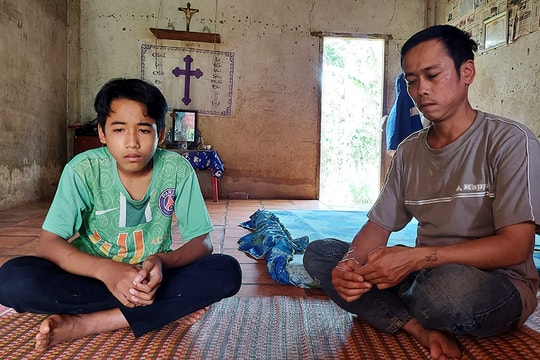 Cơ cực cảnh “gà trống nuôi con”