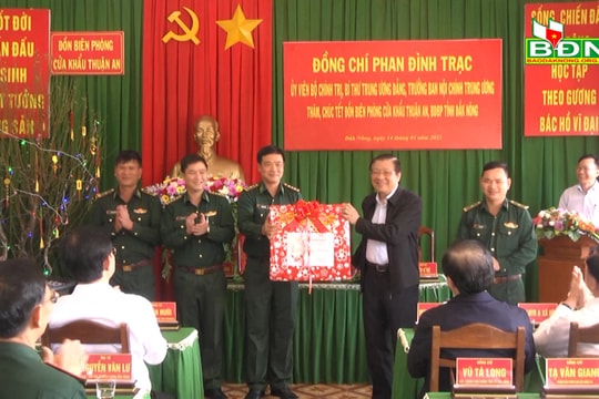 Đồng chí Phan Đình Trạc chúc tết tại biên giới Đắk Nông