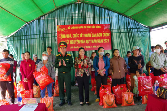 Bộ CHQS tỉnh Đắk Nông thăm, tặng quà Tết tại Krông Nô