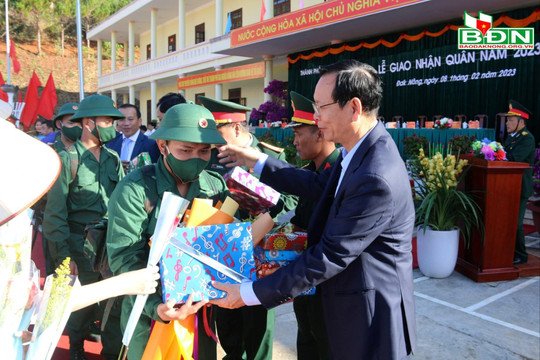 Lãnh đạo tỉnh Đắk Nông tham dự lễ giao nhận quân năm 2023 tại các địa phương