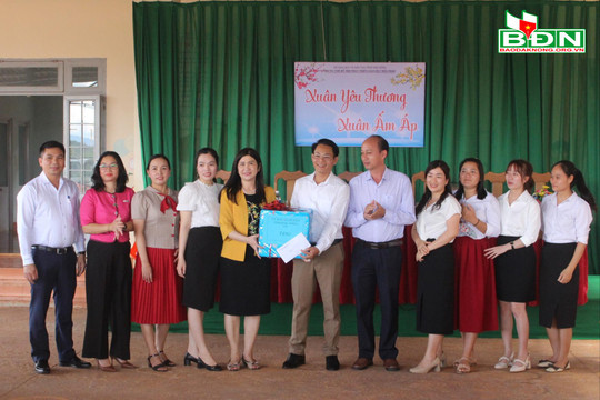 Thăm, tặng quà học sinh Trung tâm hỗ trợ phát triển giáo dục hòa nhập tỉnh Đắk Nông