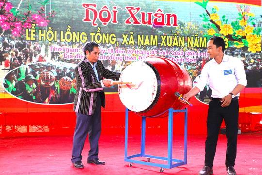 Chủ tịch UBMTTQ tỉnh Đắk Nông dự Lễ hội Lồng Tồng ở Nam Xuân