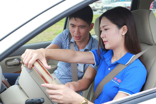 Học phí đào tạo giấy phép lái xe ô tô tăng cao: Có đúng quy định?