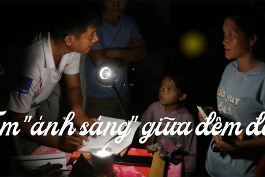 Tìm "ánh sáng" giữa đêm đen