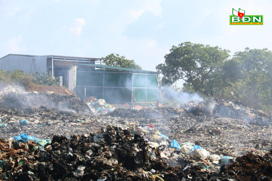 Bãi rác ở Kiến Ðức quá tải và ô nhiễm  - cần xử lý sớm