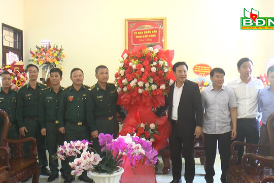 Đồng chí Hồ Văn Mười thăm,chúc mừng Bộ chỉ huy BĐBP