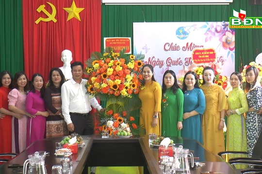 Đồng chí Lưu Văn Trung chúc mừng Hội LHPN tỉnh Đắk Nông
