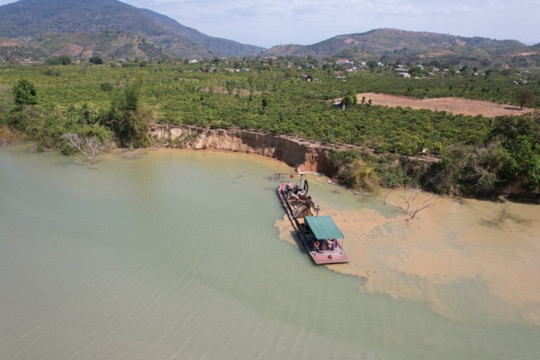 Huyện Krông Nô đề nghị tạm dừng khai thác cát tại các điểm sạt lở xã Quảng Phú
