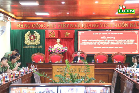 Đồng chí Điểu K’Ré dự Hội nghị quán triệt Quyết định số 90 của Ban Bí thư