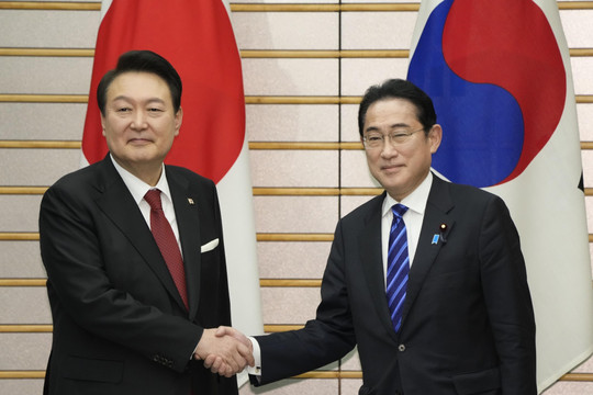 Tổng thống Hàn Quốc nhấn mạnh thời điểm hàn gắn quan hệ với Nhật Bản