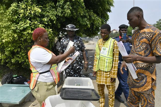 Bạo lực bầu cử tại Nigeria khiến hàng chục người thiệt mạng