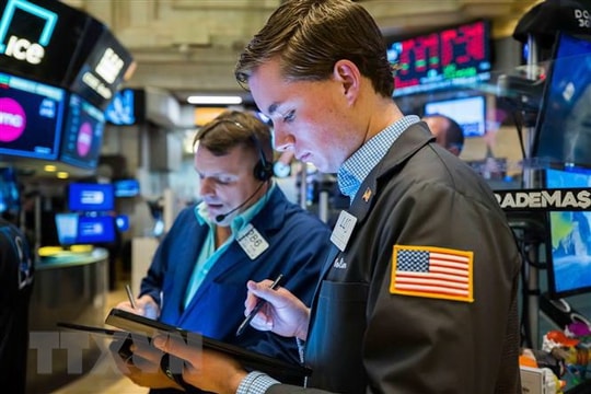 Chứng khoán Phố Wall tăng điểm sau thông tin UBS mua lại Credit Suisse