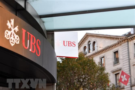 WSJ: UBS có thể hạ danh mục đầu tư vận tải 10 tỷ USD của Credit Suisse