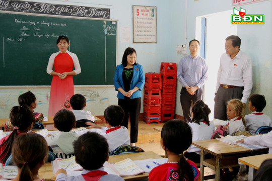 Ủy ban Thường vụ Quốc hội giám sát về sách giáo khoa tại Đắk Glong