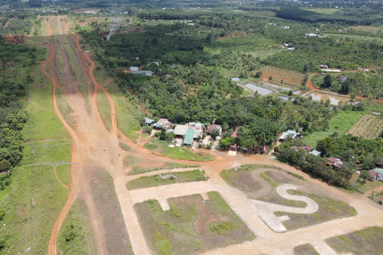 "Đánh thức" sân bay Nhân Cơ