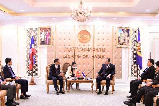 Bộ Lao động Thái Lan nhất trí bàn biện pháp tăng số lượng lao động Việt Nam
