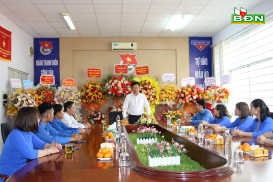 Đồng chí Lưu Văn Trung chúc mừng Đoàn TNCS Hồ Chí Minh tỉnh Đắk Nông