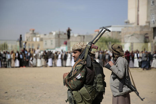 Yemen: Houthi tấn công quan chức chính phủ bằng UAV chất đầy thuốc nổ