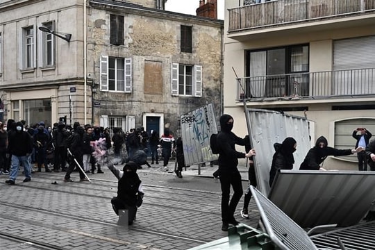 Đình công tại Pháp: Tổng thống Emmanuel Macron triệu tập họp khẩn