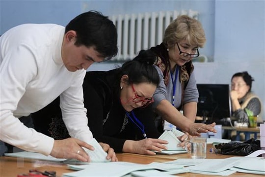 Chính phủ Kazakhstan từ chức