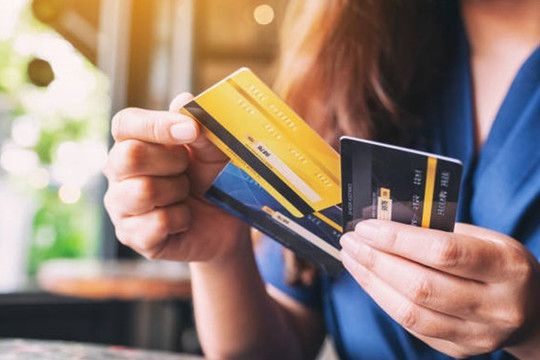 Mức phí và lãi thẻ tín dụng được quy định thế nào?