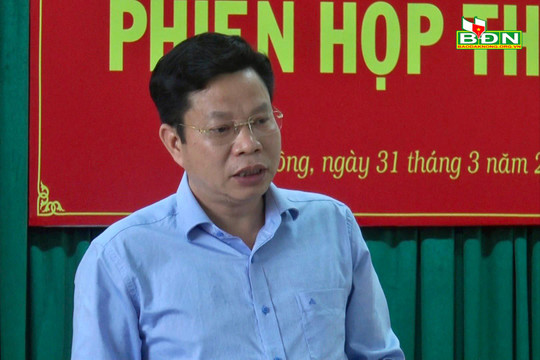 Đồng chí Lưu Văn Trung kết luận nội dung 6 tờ trình tại Phiên họp thứ 28