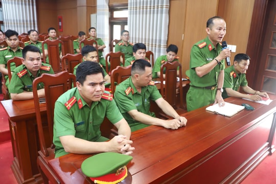 Chiều19/4, Công an tỉnh Đắk Nông đã tổ chức Hội nghị đối thoại giữa Giám đốc Công an tỉnh với lực lượng công an cấp xã dưới sự chủ trì của Đại tá Bùi Quang Thanh, UVBTV Tỉnh ủy, Bí thư Đảng ủy, Giám đốc Công an tỉnh Đắk Nông.